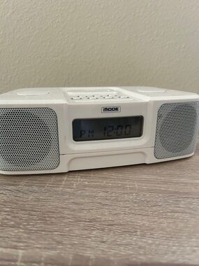 Ihome White Portable Clock Radio Speaker